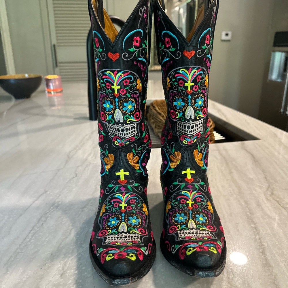 Size 6 Old Gringo boots